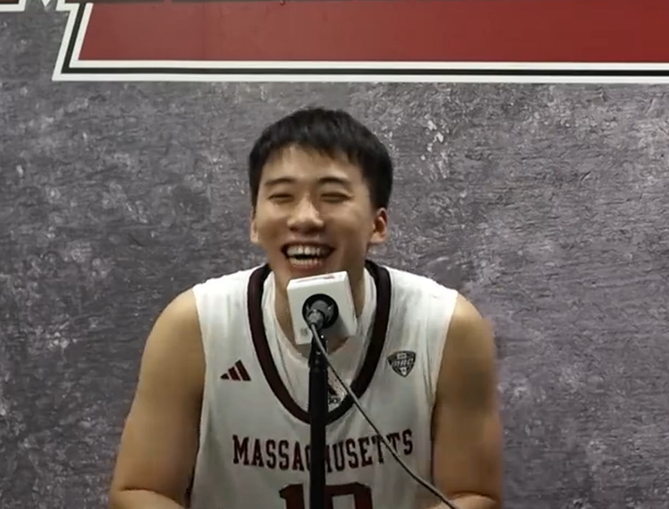 王俊杰轰31分发布会：我会保持状态，大学教练教会我做正确的事！
